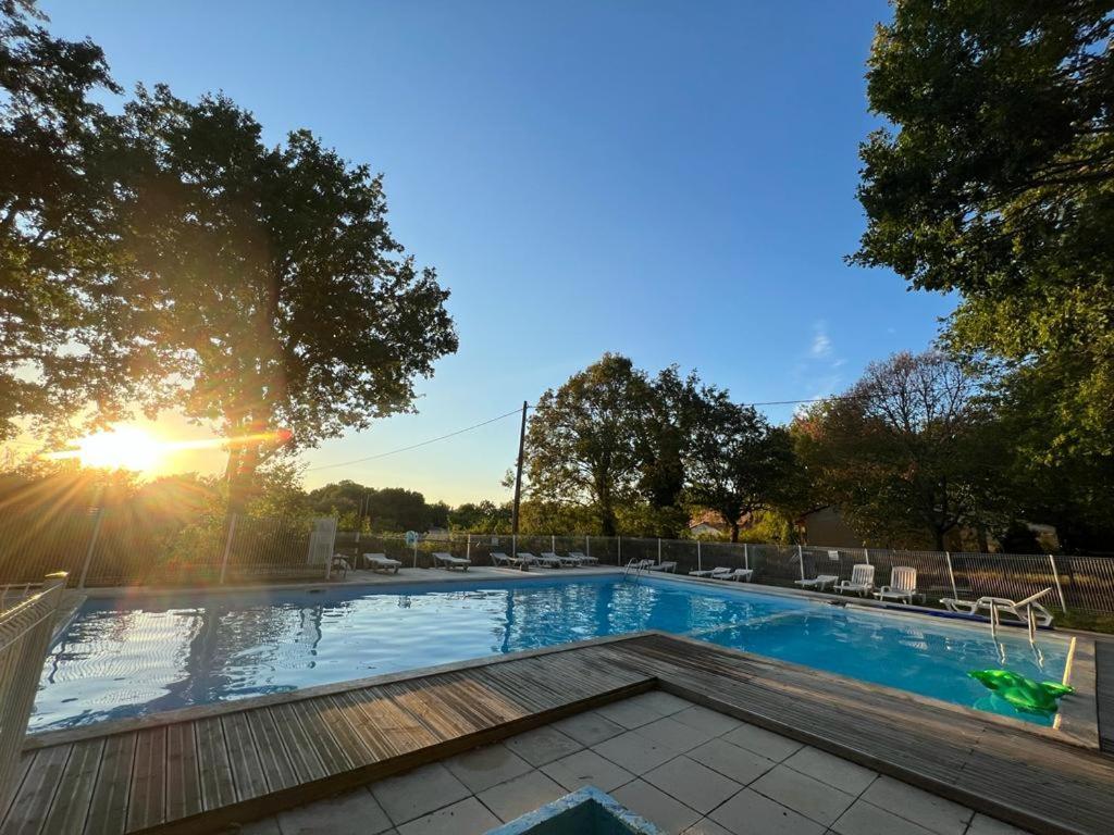 8-Gite 5 Personnes Avec Piscine Saint-Aubin-de-Nabirat Buitenkant foto